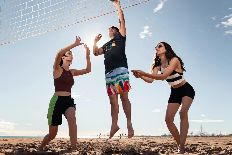 Partido de vóley en la playa